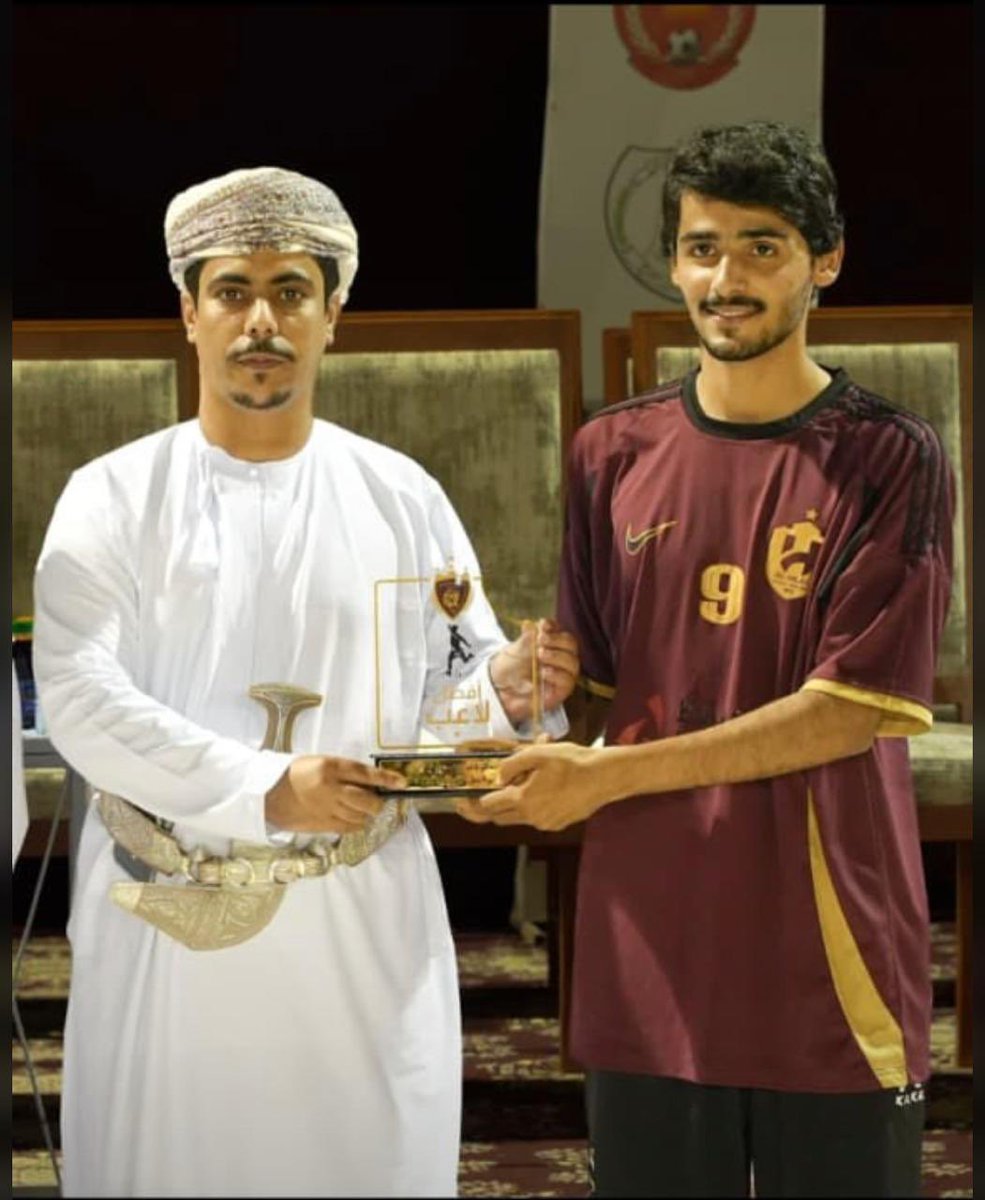 alhilalteam1972's tweet photo. 🏆 إنجاز جديد لابن الهلال

يبارك فريق الهلال الرياضي للاعبه عبدالله مبارك العمري حصوله على جائزة أفضل لاعب في البطولة ضمن منافسات دوري حدري بلاد للمراحل السنية 2026
إنجاز مستحق يعكس المستوى المميز الذي قدمه عبدالله طوال منافسات البطولة، متمنين له دوام التألق والنجاح في مسيرته ⚽️ https://t.co/JCnbRJuIuQ