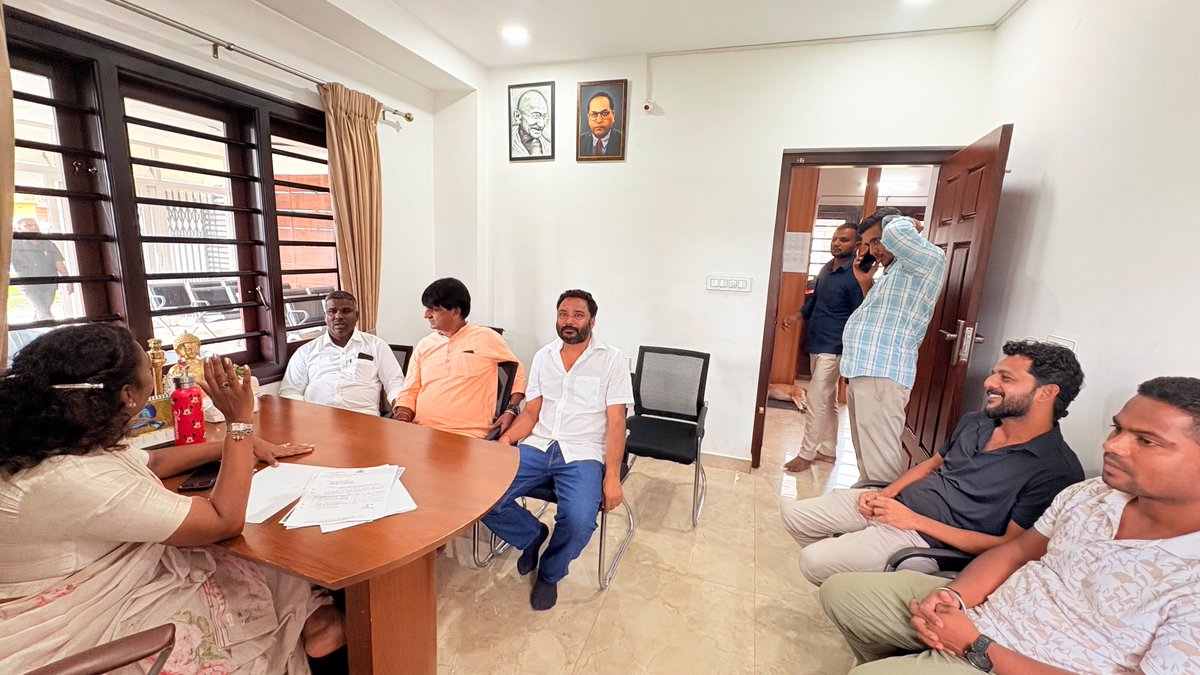 NayanaJhawar's tweet photo. ಇಂದು ಮೂಡಿಗೆರೆ ವಿಧಾನ ಸಭಾ ಕ್ಷೇತ್ರದ ಮೂಡಿಗೆರೆ ಮತ್ತು ಕಳಸ ಬ್ಲಾಕ್ ಕಾಂಗ್ರೆಸ್ ಮುಖಂಡರು ಮತ್ತು ಪದಾಧಿಕಾರಿಗಳ ಸಭೆಯನ್ನು ಶಾಸಕರ ಕಛೇರಿಯಲ್ಲಿ ನಡೆಸಲಾಯಿತು....
.
.
#nayanamotamma #nayanajhawar #MLAMudigere #incmudigere #inckarnataka https://t.co/1QH2ZcKIX2
