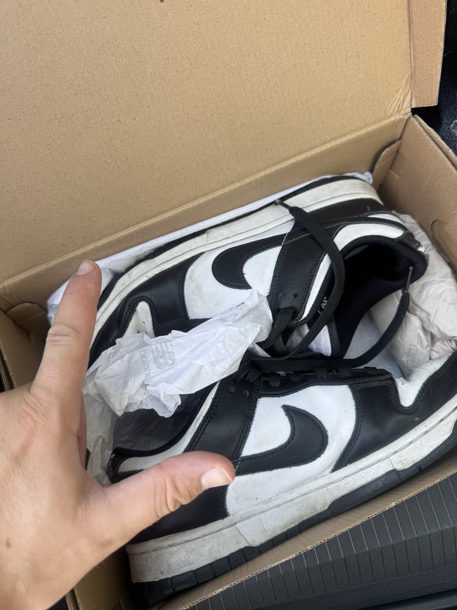 HerrAlphaL's tweet photo. Welcher Loser verdient sich die alten Boss Schuhe ? #boss #cashmaster #loser #zahlsklave https://t.co/iCCpGZy5cQ