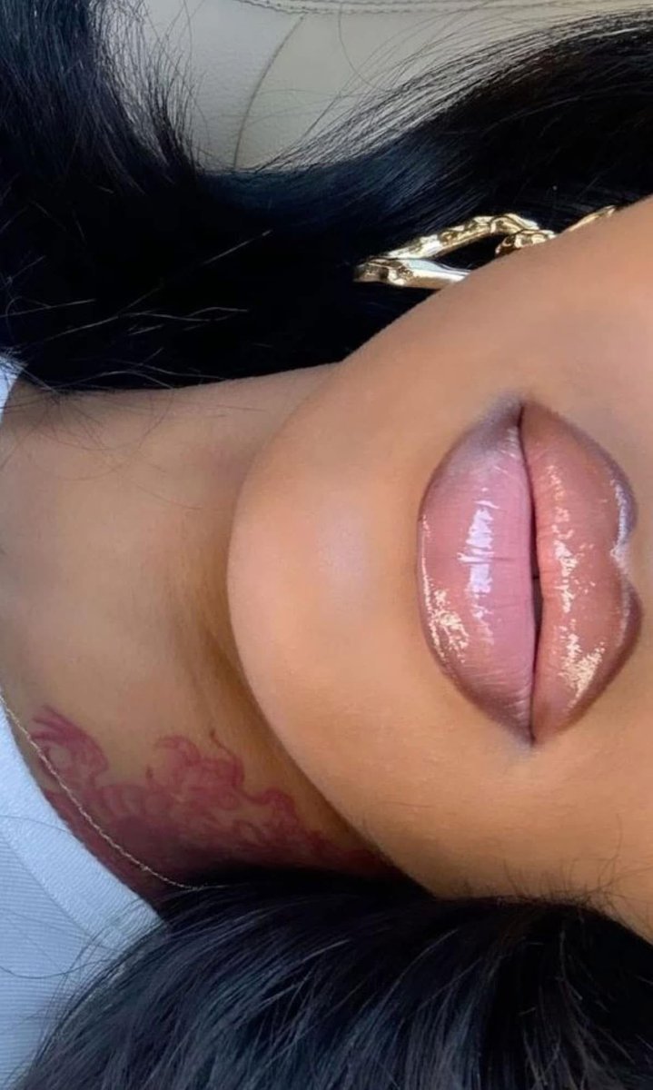 teyairaa's tweet photo. i know a nude lip combo hate to see me coming 💋 https://t.co/bxoHONNixe