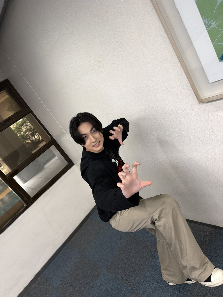 NyaNga_Ooo's tweet photo. 냥발 자세히 보면 굳은살 ㅋㅋ
어깨 가슴 무게 치는 남자 티남 https://t.co/fiFjXgGSyl