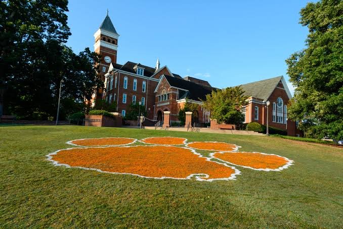 tinytangerine04's tweet photo. Also how psu is inspired by clemson university frjhehdhe this is how i always end up picturing psu anyway https://t.co/nfES3fBR0w