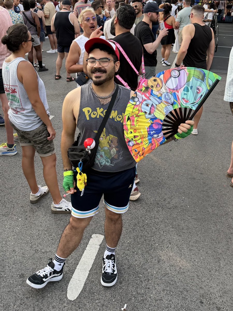 bryson_olivarez's tweet photo. Happy Market Days 🌈⚡️ https://t.co/OlXDpAN1ip