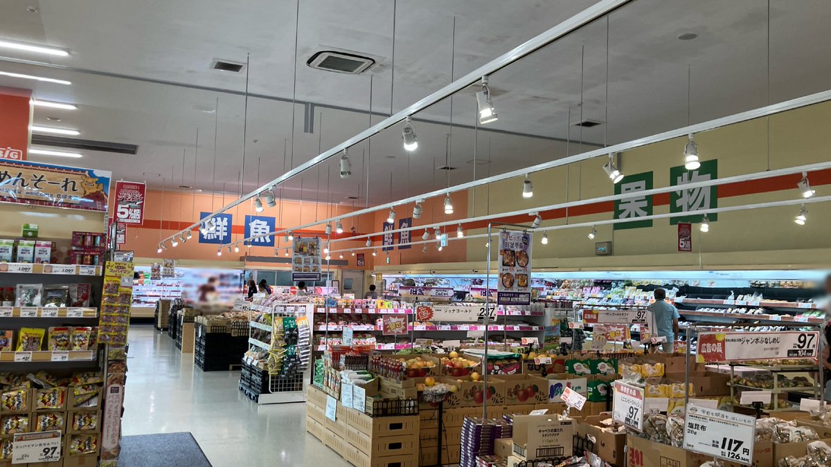 kiriya_sc's tweet photo. 店内の内装は少し前までのビッグ標準フォーマットだが、売場番号のサインが他店と違っている。
ビッグ側の建物にもテナントが数店入居する。 https://t.co/XI0uEmEgyw