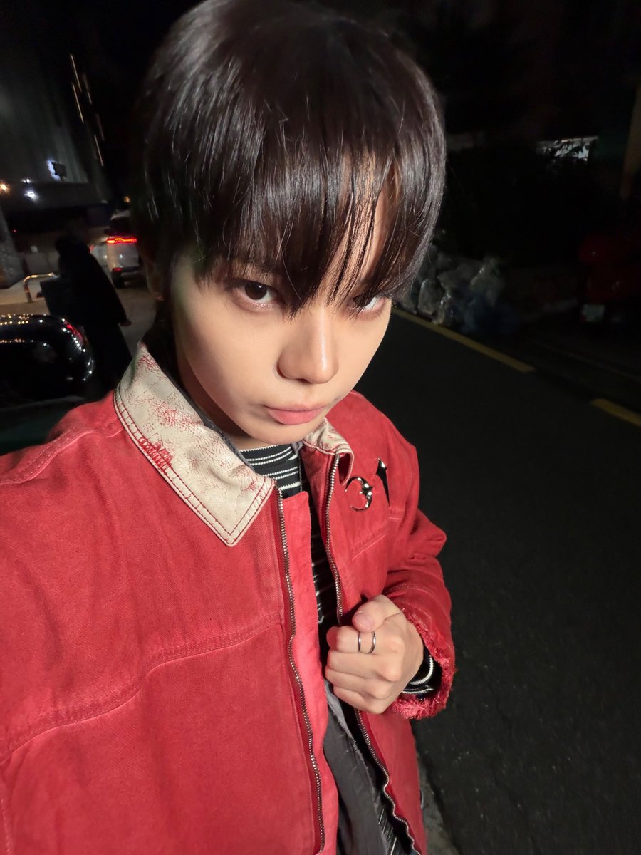 ofhyuI's tweet photo. just us being unserious after midnight. https://t.co/U8u72PK1iO