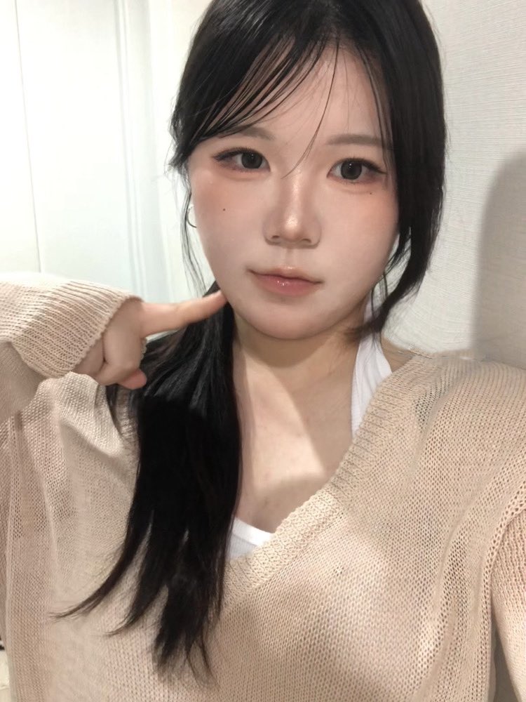wintervivid_'s tweet photo. #광고 #RT @naming_cosmetic 
게시글을 알티해주신 3분께 네이밍 신상 신상 네이밍 아카이브 오버듀 틴트를 드려요!

✿ 네이밍 아카이브 오버 듀 글로시 틴트

요즘 굽고 말린 컬러가 넘 예쁘잖아요🥺
전 이런 컬러들이 안 받아서 사용하기 어려웠는데 마침 네이밍에서 넘 예쁜 컬러가 나왔어요! https://t.co/BSlrfqE5k4
