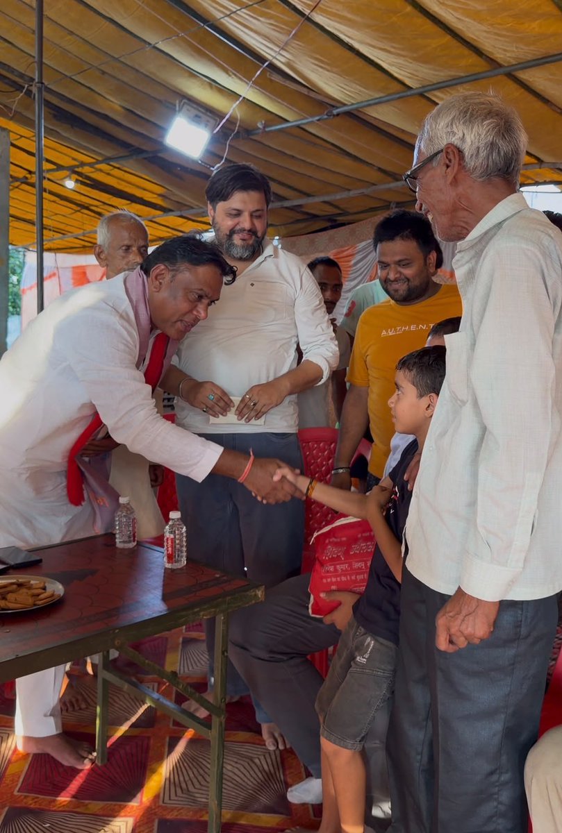 grabsudheer's tweet photo. आज दिनांक 9 अगस्त 2026 को अपनी विधानसभा 60, गढ़मुक्तेश्वर 
गाँव- भदस्याना में कांवड़ियों के लिए आयोजित सेवा शिविरों में जाने और श्रद्धालु कांवड़ियों की सेवा करने का सौभाग्य प्राप्त हुआ। 🙏🔱

महादेव की भक्ति में लीन इन शिवभक्तों की सेवा करना मेरे लिए सौभाग्य और पुण्य का अवसर है।

भोलेनाथ से प्रार्थना है कि सभी कांवड़ियों की मनोकामनाएं पूर्ण हों, उनकी यात्रा मंगलमय हो और महादेव की कृपा सदैव सभी पर बनी रहे।

हर हर महादेव! 🚩🔱 

एड. सुधीर चौहान
राष्ट्रीय प्रवक्ता (समाजवादी पार्टी)
विधान सभा-60 गढ़मुक्तेश्वर

@mediacellsp @samajwadiparty @yadavakhilesh @dimpleyadav @palshyamLalsp @proframgopalya1 @MPDharmendraYdv @shivpalsinghyad  @aashishsy @IqraMunawwar_ @Kamalakhtar25 
@ABPNews @news24tvchannel @ndtv @News18India @News18UP @ajjtaknews2 @ndtv 

#samajwadipartyofficial #AkhileshYadav #PDA #bholenath
#कांवड़