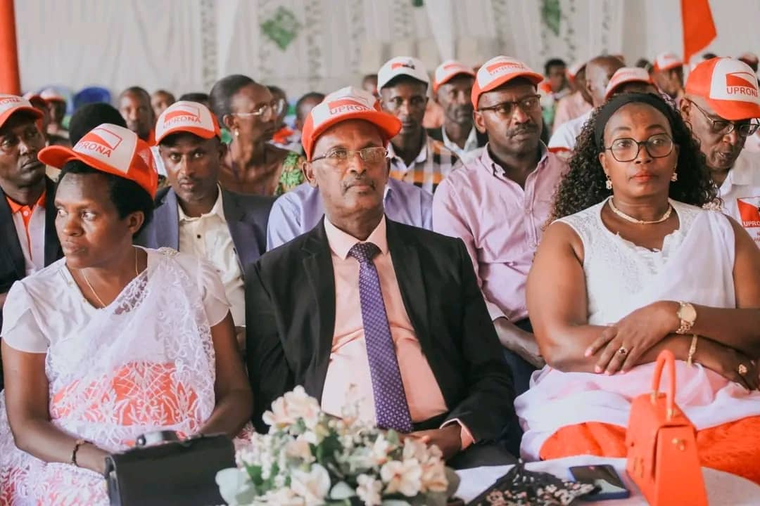 VisionBurundi's tweet photo. Lors du congrès, Olivier Nkurunziza a été reconduit à la tête de l’UPRONA. Le Vice-président de la République, Prosper Bazombanza, présent en tant que membre du parti, a évoqué les réalisations passées et les perspectives d’avenir de la formation politique. https://t.co/EwOS77dDNQ