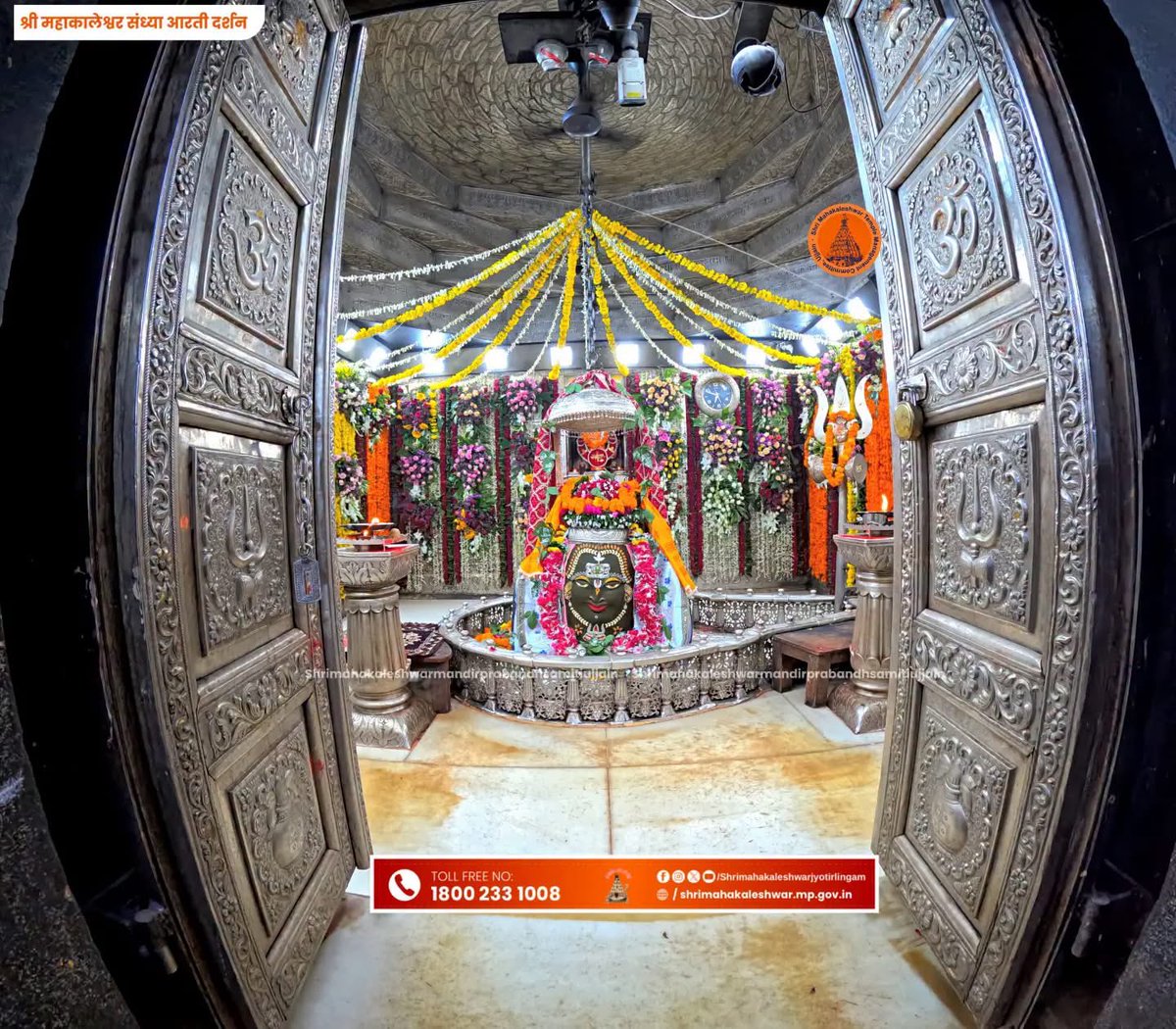 ujjain_live's tweet photo. ॐ श्री महाकालेश्वराय नमः 🙏🏻
दिनांक 09 अगस्त 2026 को ज्योतिर्लिंग भगवान श्री महाकालेश्वर जी का संध्या काल आरती श्रृंगार दर्शन
#mahakal #ujjain https://t.co/j4ioY0HTUc