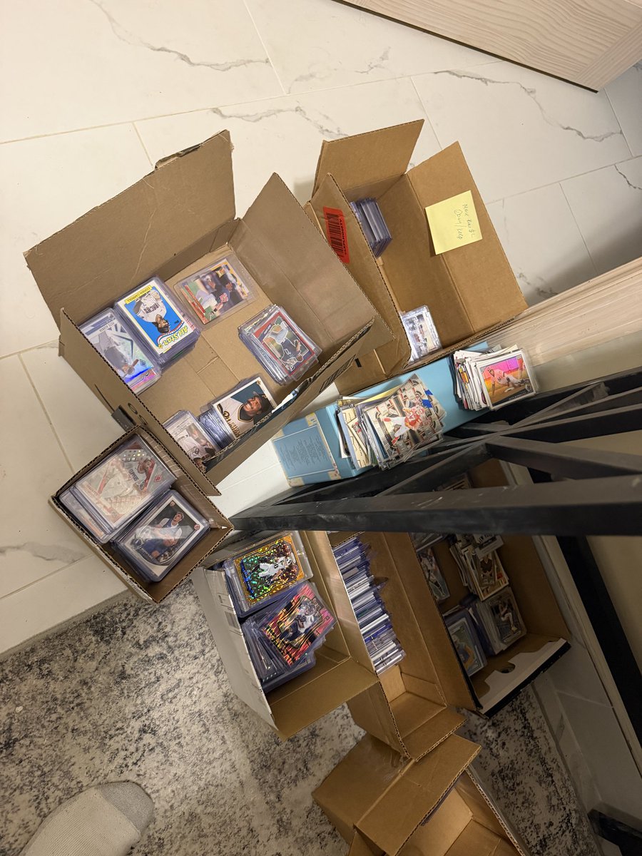 LennysLots's tweet photo. @TheShop_CC Autos, very low numbered (1/1s and a lot of less than /100), jersey cards, SP’s, bats, Rookie Cards, case hits and anything you can think of

https://t.co/rIFPSa8GoT https://t.co/tXxb4KFClz