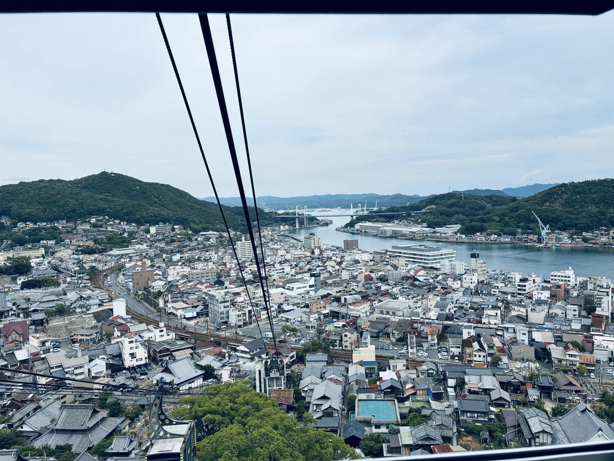 menmalhappy777's tweet photo. 焼けるような真夏の炎天下、
レトロな街並みの喫茶店、
夜空を染め上げた美しい花火。

僕は気づいた。

みねらるさんがランクマしてる。
ガチでえぐい。ガチでえぐいぞ。 https://t.co/e3cn676y9C