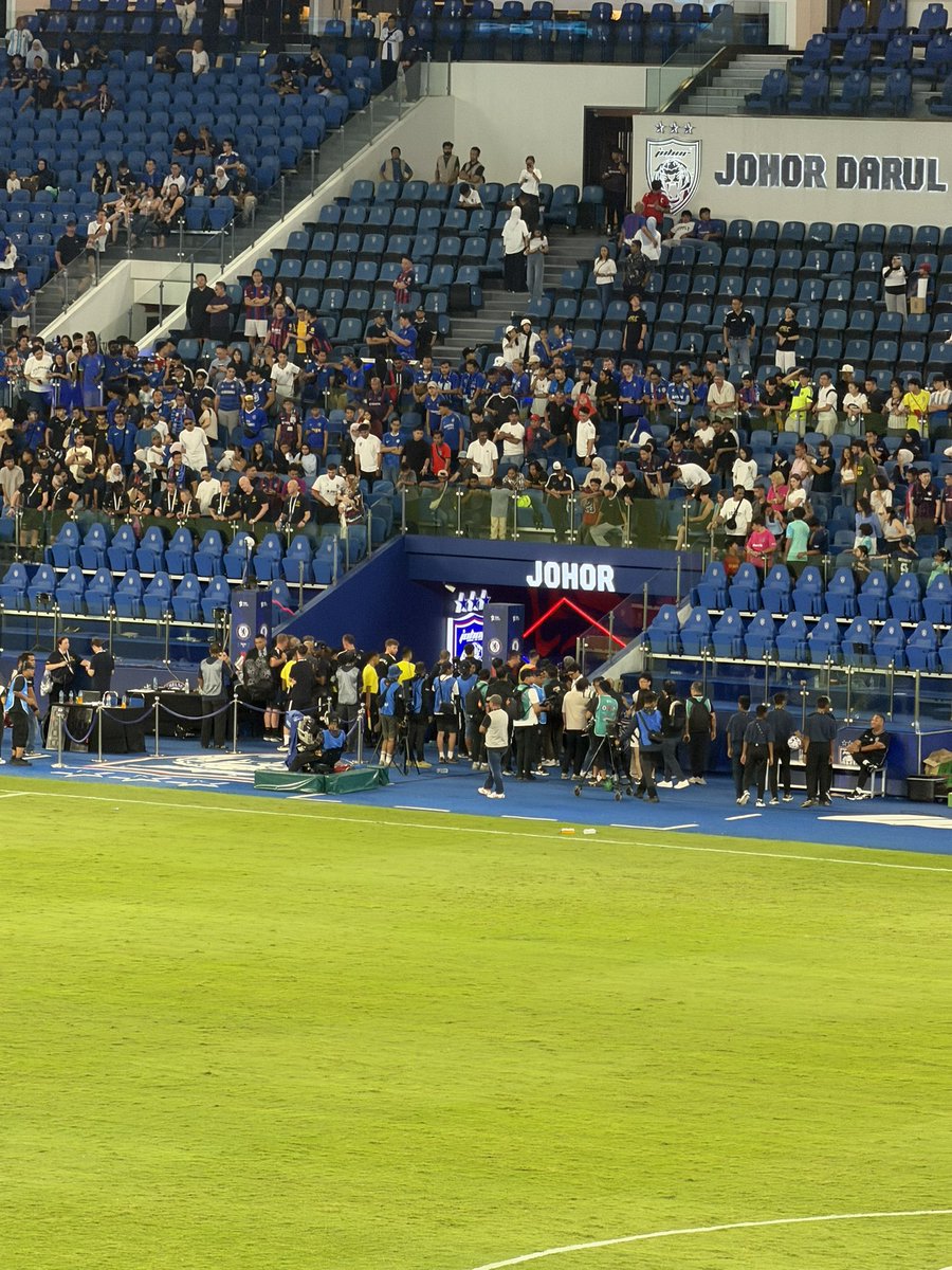 ArijitGhatak11's tweet photo. @CFCDaily Both sides players go in already, after some bad arguments and fight. The match declared as draw . https://t.co/qVw1L6imXN