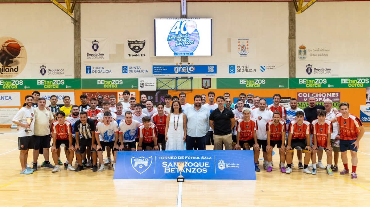 AyuntBetanzos's tweet photo. ⚽ Rematou un clásico do verán betanceiro. O Torneo San Roque de fútbol sala, organizado polo @troulafs, pechou a súa XL edición nun pavillón municipal ata a bandeira. https://t.co/xNVrPl6Tc0
