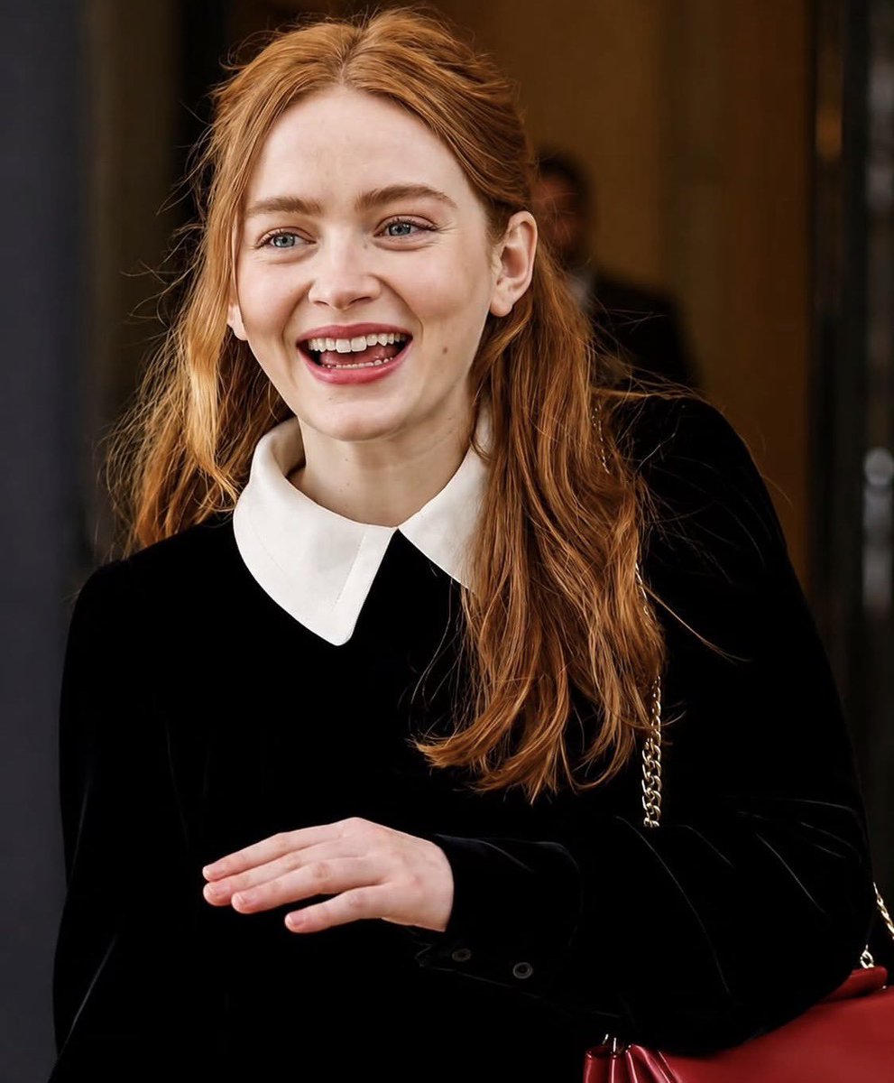 celebsvibs's tweet photo. your sunday needs this photoshoot by sadie sink during Milan Fashion Week.☺️☺️ https://t.co/wc1yIvj2nx