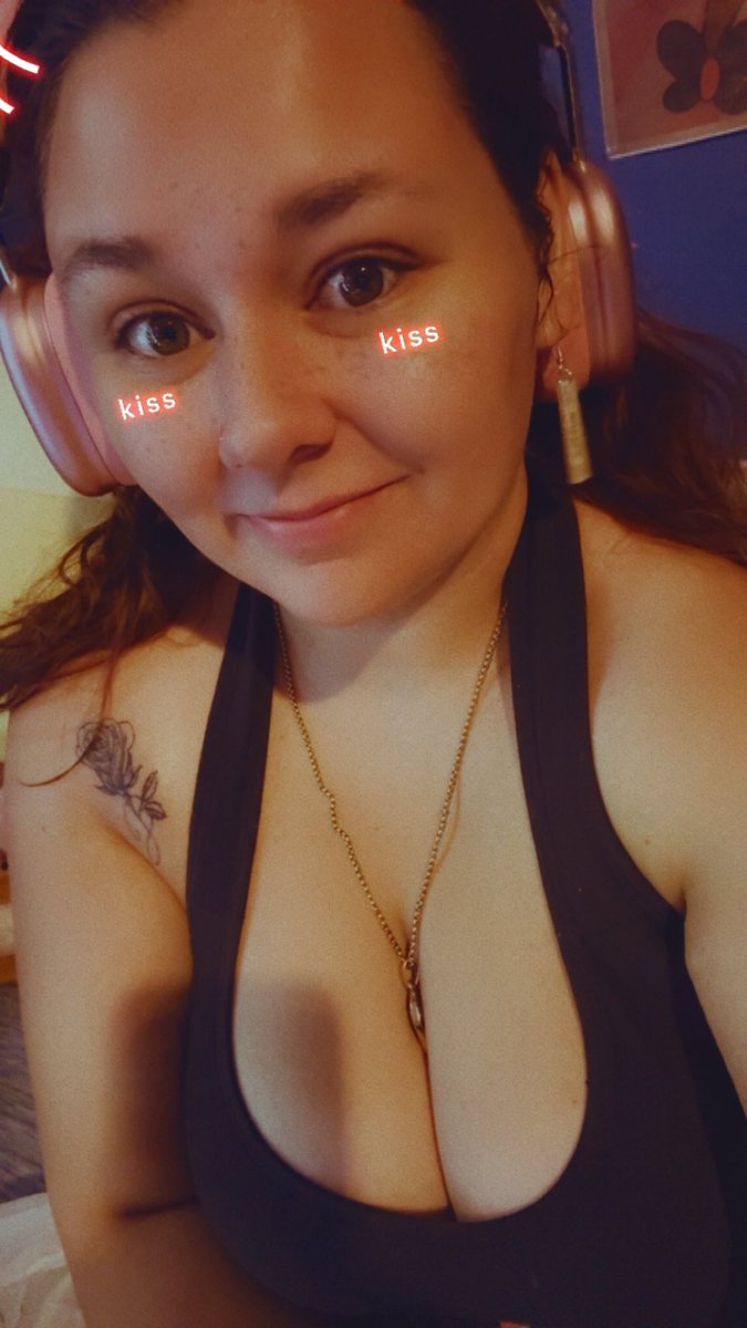 LillyJones1119's tweet photo. Good morning, Nerds! 

Which of you nerds wish to hang out with me today? Don’t forget to hand over your lunch money! 

#wedgies 
#paypigs
#findom
#nerds https://t.co/C762om1am9
