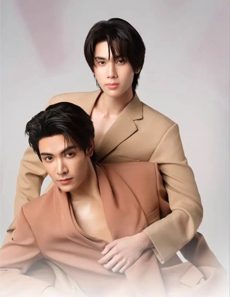 phuwitis's tweet photo. "who are you?"                       "im you but stronger" https://t.co/vF2bk4aEwm