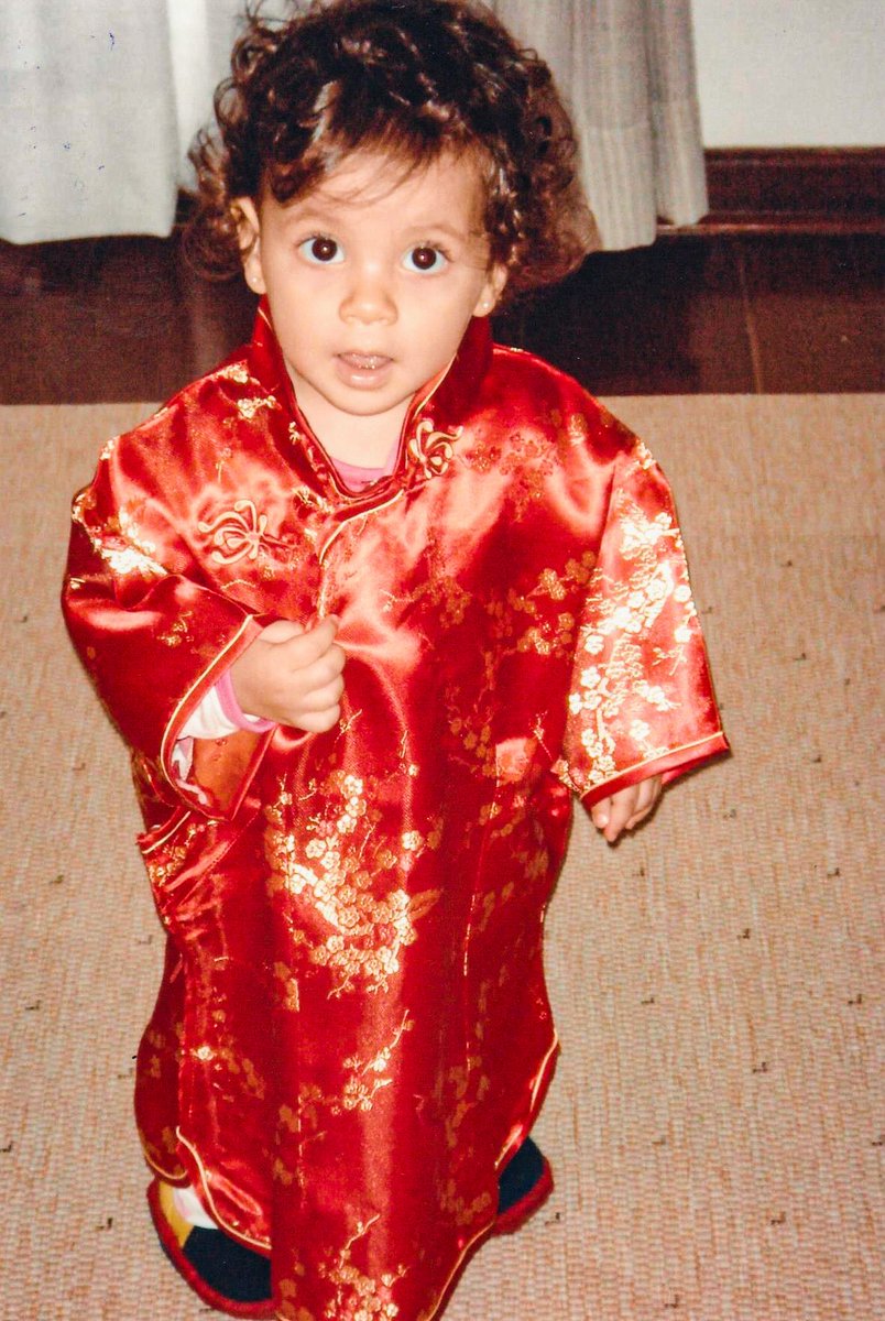 bugbiaa's tweet photo. ser chinesa era a trend dos anos 2000 https://t.co/xmruz1LBw2