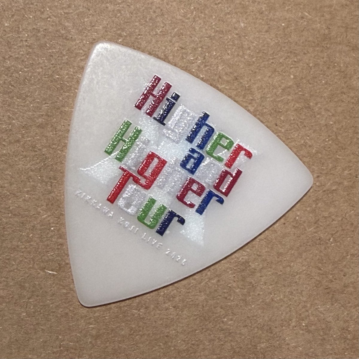 31suke_Ne's tweet photo. 昨日は吉川晃司さんのライブ行ってきました
はじめてステージ上から投げたくれたピックをGETできました
すっごいうれしい♪( ◜ω◝و(و "
いい席とってくれた友達に感謝 https://t.co/53UoF3Abqd