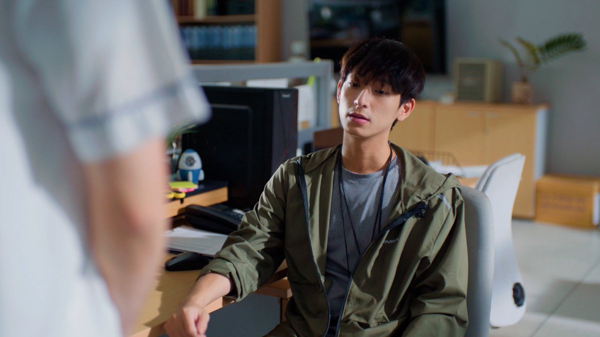 GMMTV's tweet photo. เคนมีเรื่องอะไร!? ต้องมาคุยกับครูก้องถึงห้องเลย
#MatchPointSeriesEP3

@Chimonac @Tata_tarnpol https://t.co/S41xdeub39
