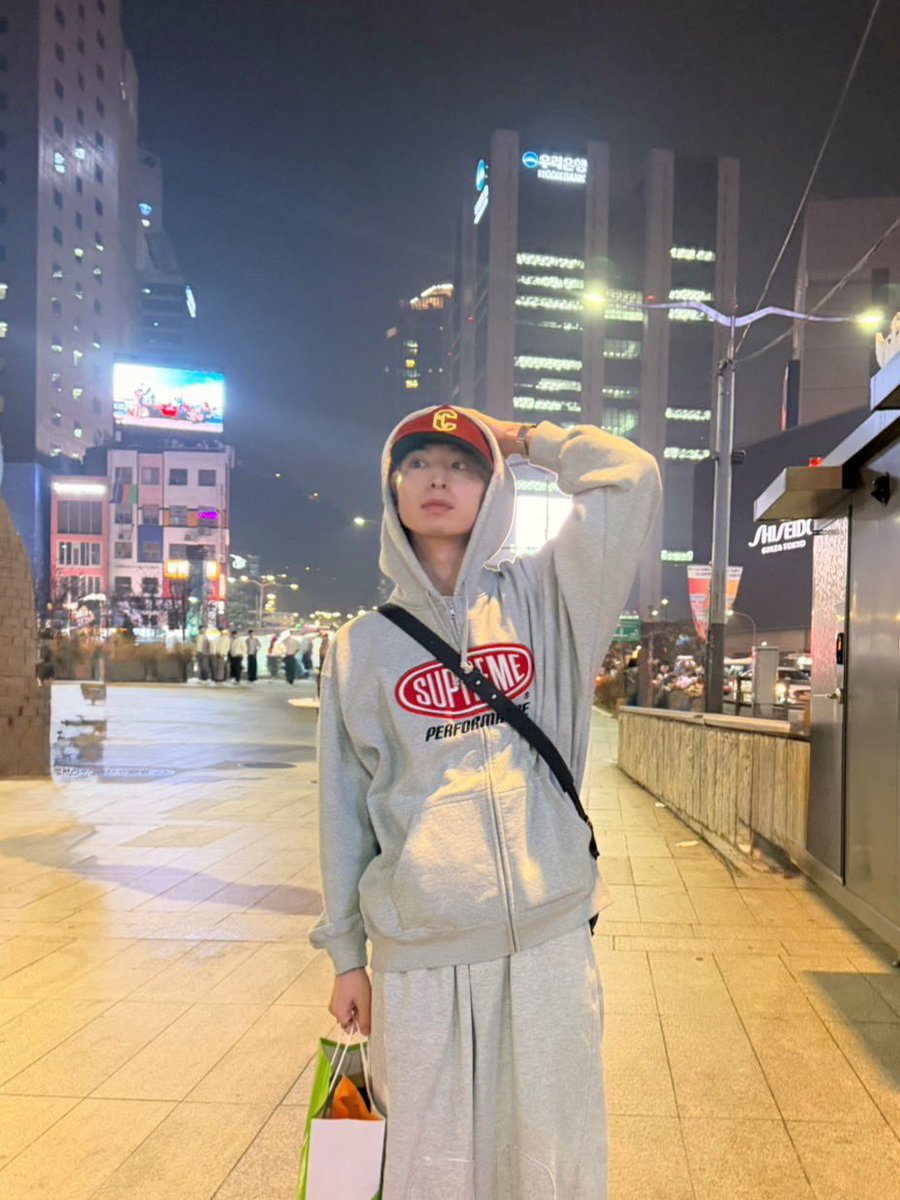 fantastics_fext's tweet photo. "Visuarts"韓国オフショット📸

いやぁ楽しかったなぁ🌟
お楽しみに📚

またオフショアップしますね‼️

https://t.co/OYb4aRHXtH

#FANTASTICS
#Visuarts
#木村慧人
#慧人の独り言
@GL9_FB 

木村慧人 https://t.co/QgoUI1gMsB