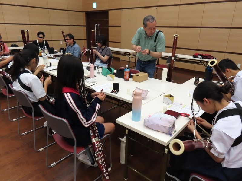 akihikobsn's tweet photo. 「下関ダブルリードワークショップ2026」第2日目！
先ずはリード調整法講座から。そして午後はお待ちかねのアンサンブル！
これくらい人数が揃うとなかなか壮観。響きも厚くなっていいね🎵

今年でまだ4回目だけど年々参加者も増えてきて、だいぶ定着してきたかな？参加した皆さんお疲れさまでした～😊 https://t.co/dh02xFr3Qv