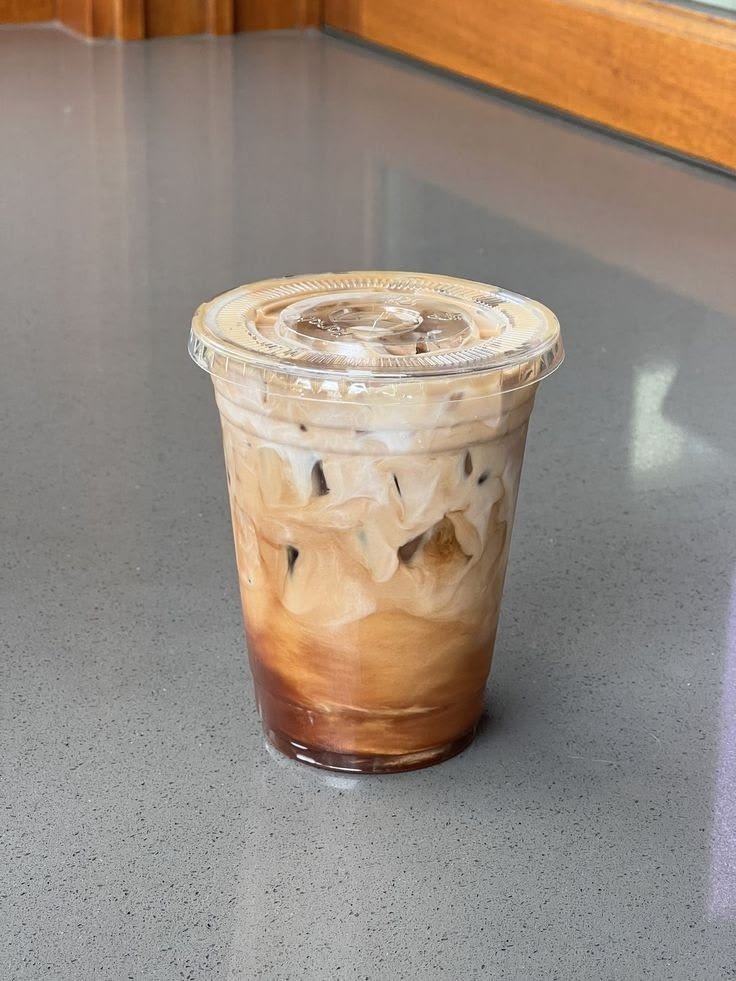 juyeosi's tweet photo. lebih suka americano apa latte? https://t.co/RpSaKzx69E