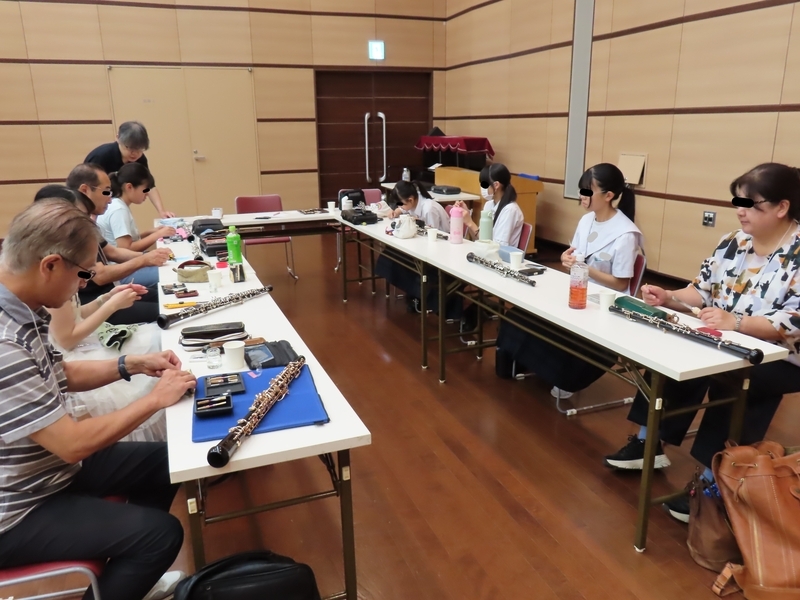 akihikobsn's tweet photo. 「下関ダブルリードワークショップ2026」第2日目！
先ずはリード調整法講座から。そして午後はお待ちかねのアンサンブル！
これくらい人数が揃うとなかなか壮観。響きも厚くなっていいね🎵

今年でまだ4回目だけど年々参加者も増えてきて、だいぶ定着してきたかな？参加した皆さんお疲れさまでした～😊 https://t.co/dh02xFr3Qv