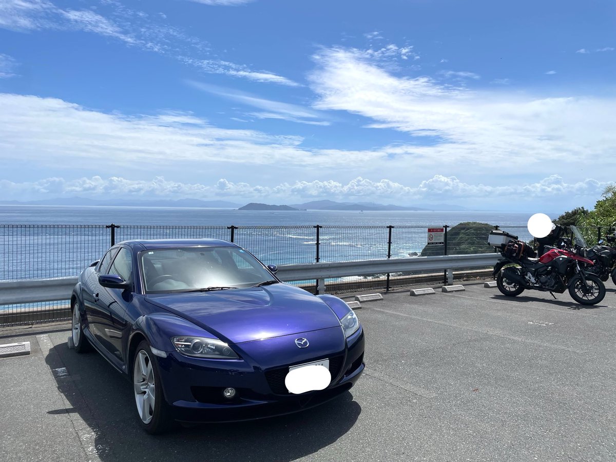 tako_pyn's tweet photo. 風車横目に走りながら四国の最西端までドライブしてきた👍
景色良すぎたからもっと涼しい時にもう1回来たいあまりにも暑すぎた https://t.co/p3DQYbOtxL