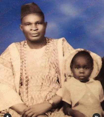 nwoko_greg62705's tweet photo. 1956: Federal Lawmaker Dickson Kanu Onwenu Killed on Aba Road, Father of Music Icon Onyeka Onwenu:

Dickson Kanu Onwenu lost his life in 1956 on the Aba–Port Harcourt road. 

He was 40 years old at the time. The accident happened as he returned from a political engagement, cutting short a career that had placed him at the center of public life in the Eastern Region.

At the moment of his death, Onwenu was serving Port Harcourt in the Federal House of Representatives. He had held the seat since 1954. Before entering parliament, he worked as an educator and was acting principal of Enitonia High School in Port Harcourt. 

He was also active in community organizing, serving as secretary of the Port Harcourt branch of the Igbo State Union.

He was a member of the NCNC and later served as a town councillor. In 1954 he was named to the Port Harcourt Caretaker Committee following the dissolution of the town council. 

By 1956 he was being prepared for national office. He was scheduled to be sworn in as Nigeria’s Minister of Education that same year, a position he never assumed.

Onwenu is remembered today as the father of Onyeka Onwenu, the singer, broadcaster and cultural advocate who became one of Nigeria’s most recognizable public figures. 

She was just four when her father died.

The crash on the Aba–Port Harcourt highway ended what many saw as a promising political path, but his name lived on through his daughter’s work in music, media and public service.