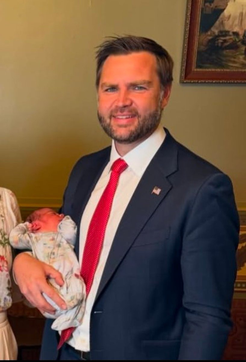 SUBRATA30016572's tweet photo. Please give a Big Hug to baby Vance!😍 

Look at our VP with his baby, drop a❤ for them!!🥰 https://t.co/qQly3RVQr3