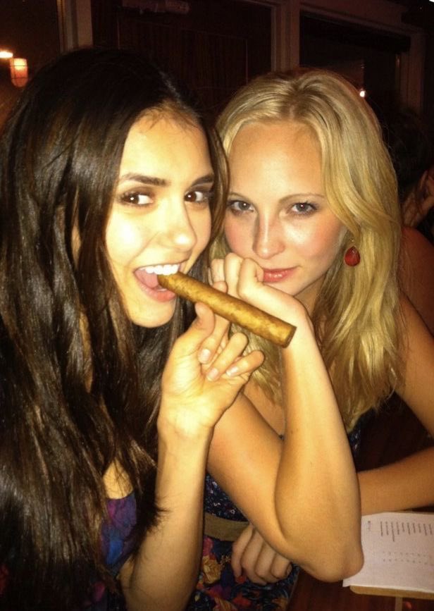 palevampp's tweet photo. me n that random girl i met online https://t.co/Fa66ugHGK8