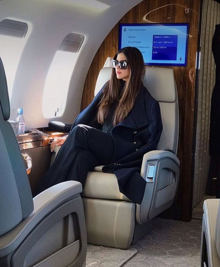 AndrewBolis's tweet photo. This woman earns $500/day in passive income by doing simple tasks with ChatGPT.

Usually, I'd charge $89 for this guide, but you get it absolutely free today.

Like + comment "GPT" &amp; I'll send you my exclusive guide for FREE.

Must follow me to get DM.

FREE for 48 hours only. https://t.co/1bjfz4gJeA