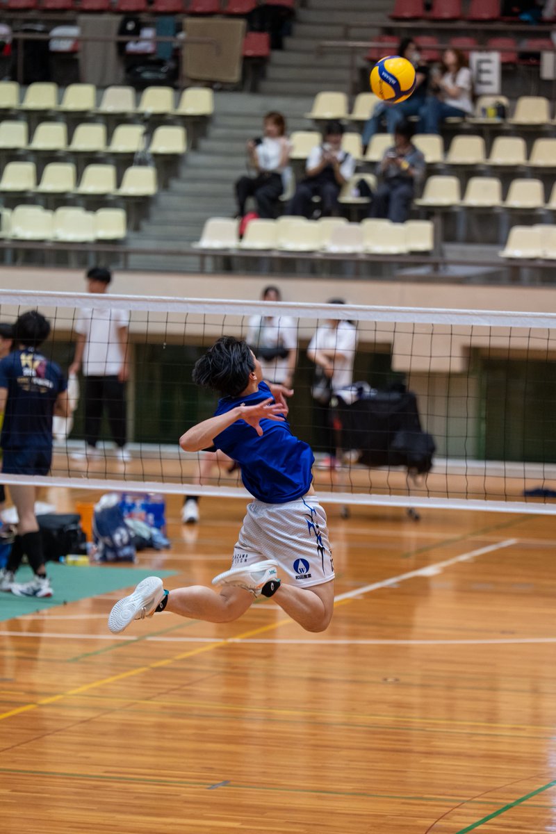 zhuktin's tweet photo. 半年に一度くらいしか見に行けてないのに覚えて下さっていてビックリ！
今日もサーブ格好よかったです！！
あと外で鹿嶌くんと仲良くお話ししてるのを目撃して和みました☺️
#竹内優汰 選手
#長野ガロンズ https://t.co/Fh5bXLIzdW