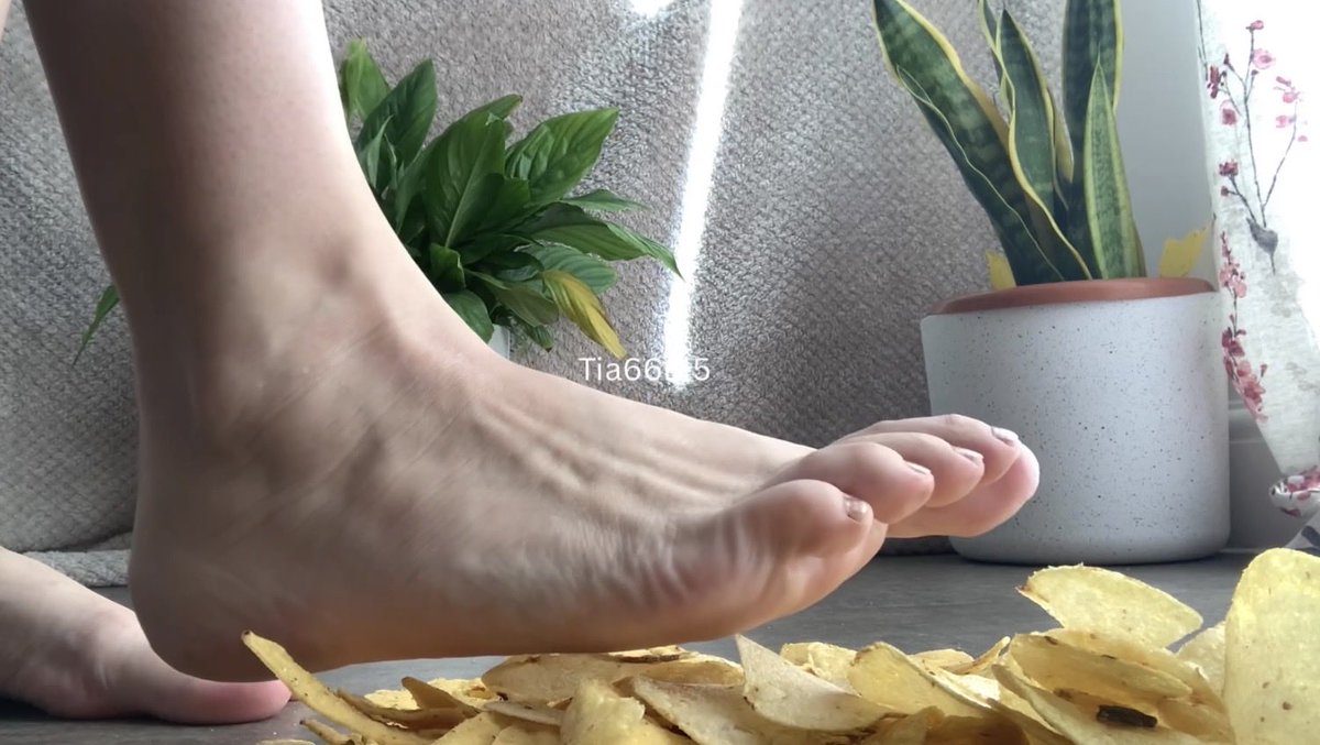 Tia66nl5's tweet photo. Feet content/ crushing crisps ASMR, @feetfinder @Tia66nl5
#feetfetısh #feetِ #footfetısh #crushingcrisps #asmrvideo #satisfying https://t.co/OZ4iEIpurD