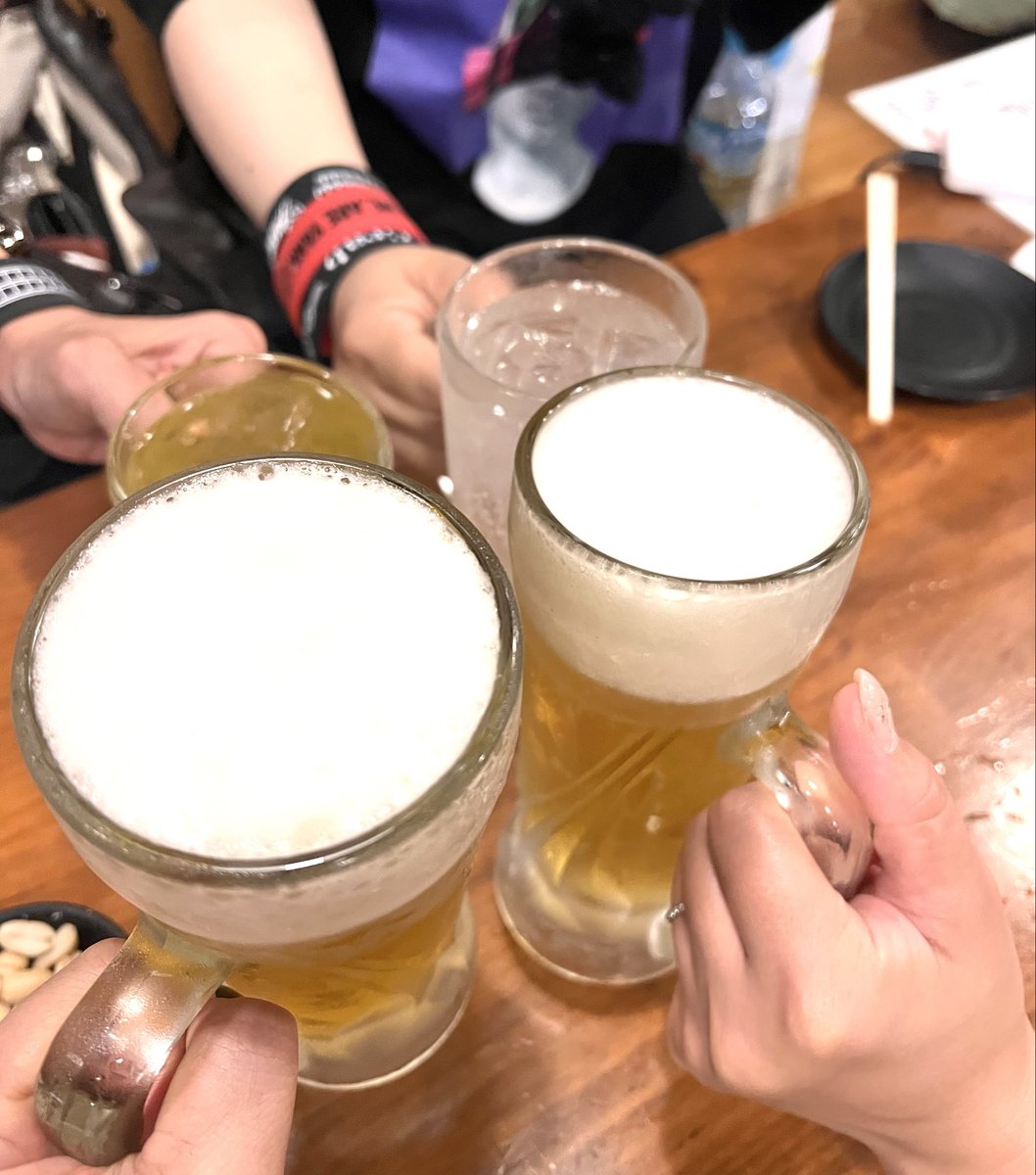 fluffybluestars's tweet photo. とりあえずビール!!
たのしかったぁー!
#Crab蟹Club
#YANK https://t.co/dPCxOxRRXP