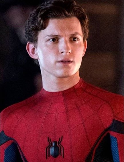 poponze's tweet photo. Numa entrevista à GQ em 2019, Tom Holland afirmou que acredita que deveria existir um Homem-Aranha gay:

“Acho que seria uma forma muito progressista de criar uma nova personagem. Portanto, sim, acho que deveria existir um dia, e espero poder dividir alguma cena com essa pessoa.” https://t.co/Rmr5CNUOAV