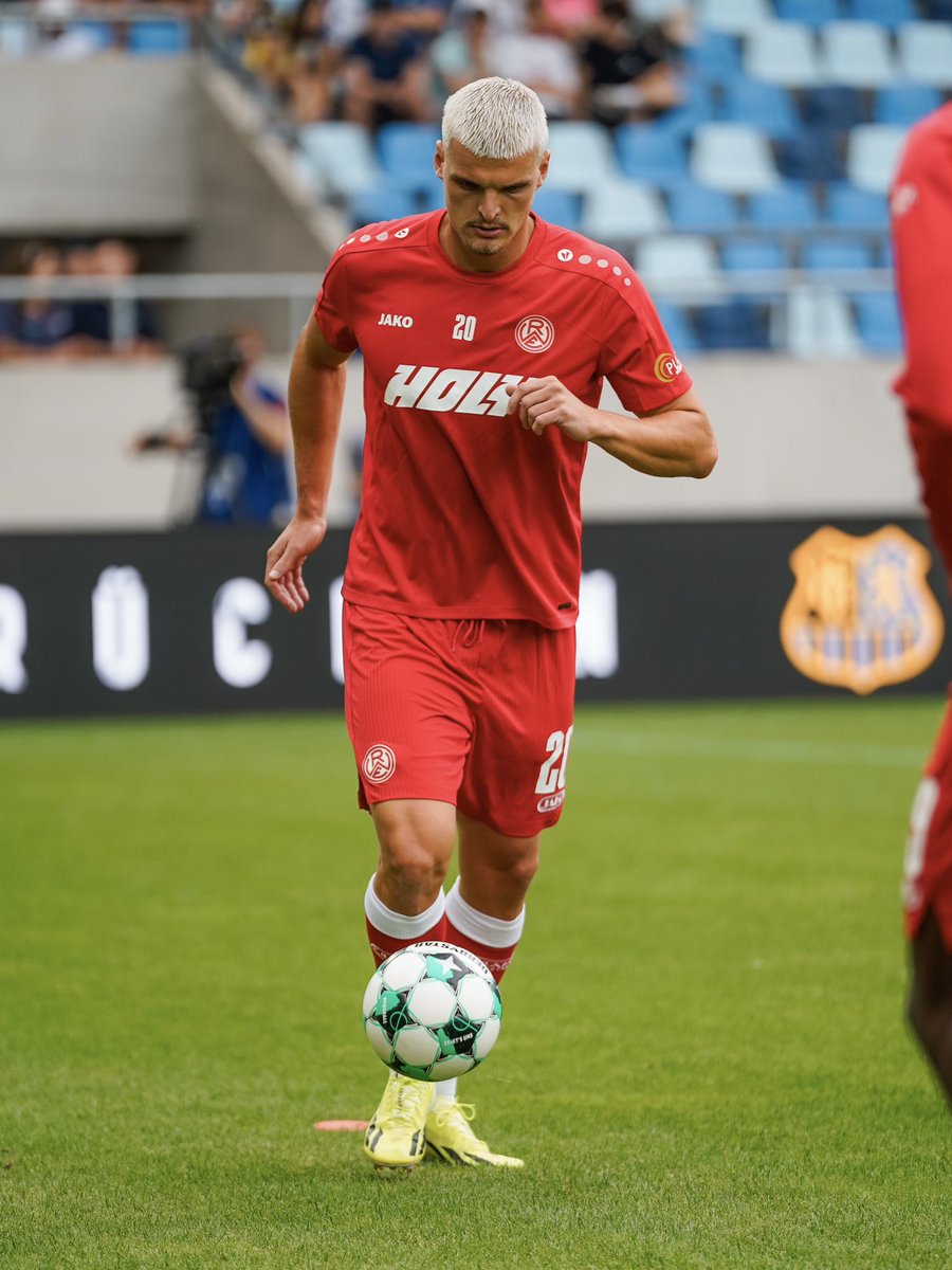 rot_weiss_essen's tweet photo. Der Countdown läuft… ⏳
#FCSRWE #immeRWEiter #nurderrwe https://t.co/6hTaQo7pO2