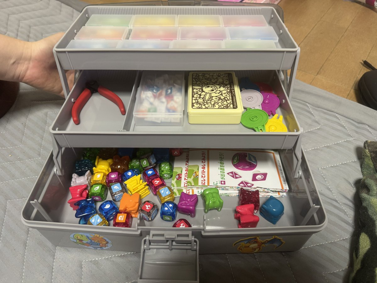 ENiSHi_back's tweet photo. プラコロもケース買って子どもだったらこうするなとシールをベタベタ貼った
シール烈伝が凄く欲しい https://t.co/xPaAD50JHA