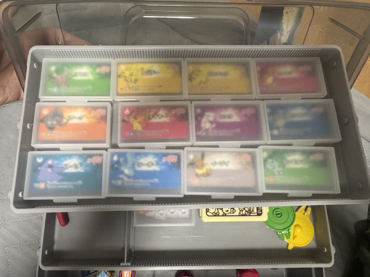 ENiSHi_back's tweet photo. プラコロもケース買って子どもだったらこうするなとシールをベタベタ貼った
シール烈伝が凄く欲しい https://t.co/xPaAD50JHA