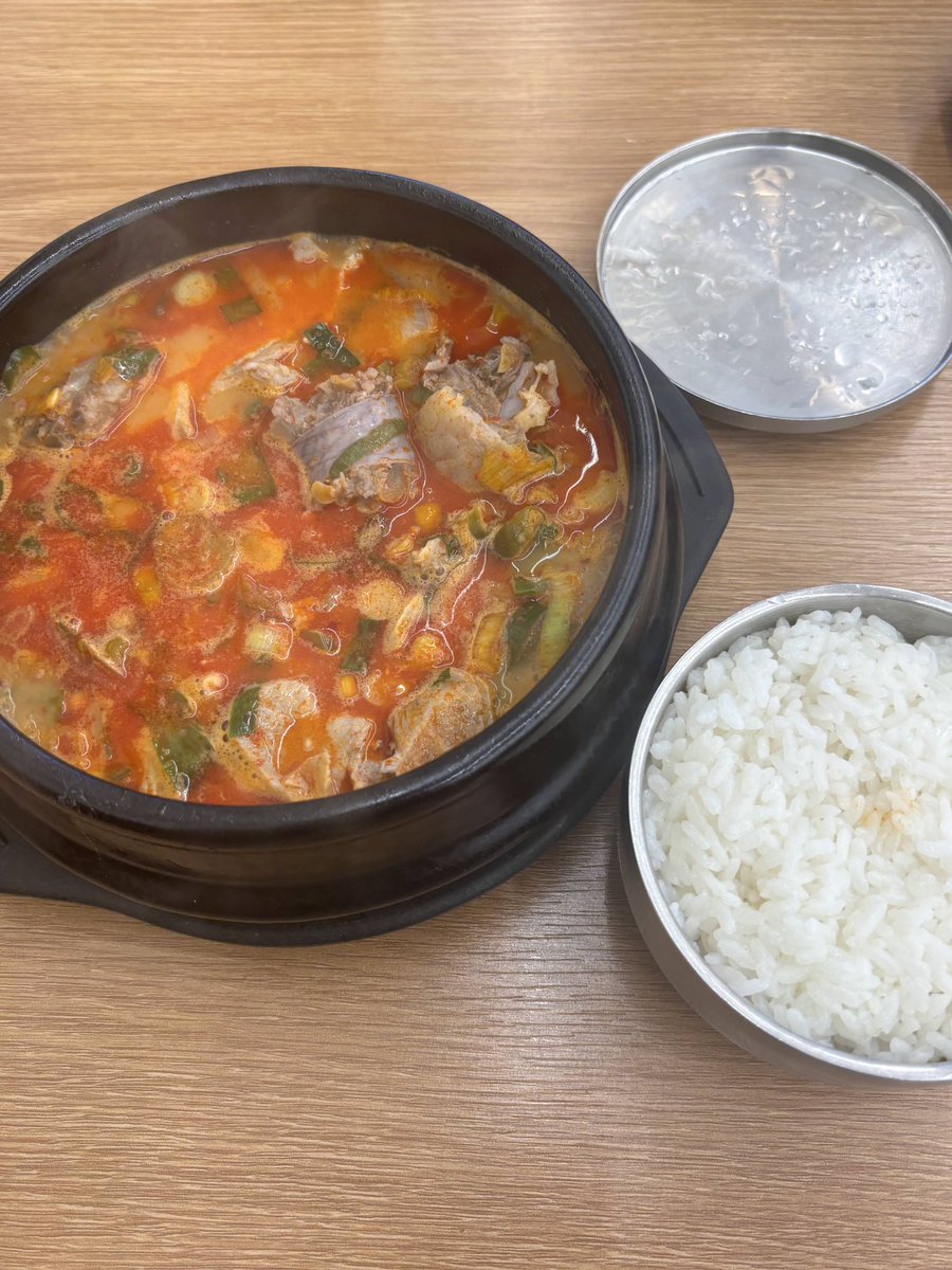 muktoday's tweet photo. 전복라면
모듬회
순대국밥
투썸 두아박, 핑구 민초쉐이크 https://t.co/sIB6oKxRvP
