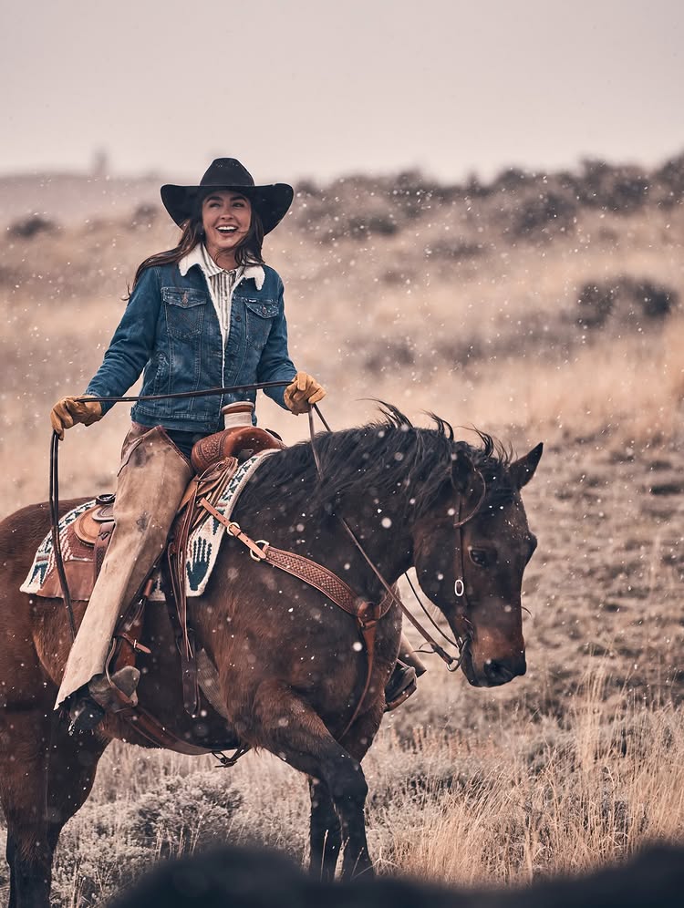 LibertyRose8X's tweet photo. Is there anyone out there who would like a cowgirl like me? https://t.co/lVKtxzXRl6