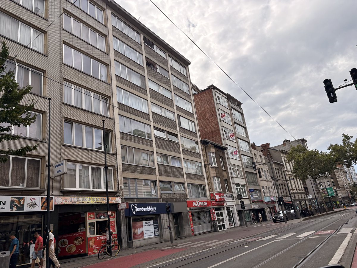 MelihKarakelle's tweet photo. Burası Şirinevler olsa beğenirsiniz ama burası Antwerp. https://t.co/0VhIialszu