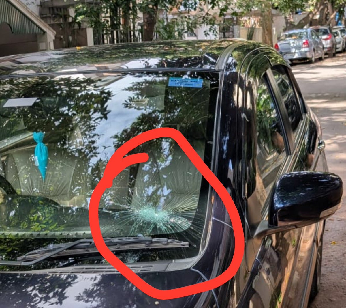 icindngr's tweet photo. The street lights replaced with LED fixtures have not been fixed properly. One such light has fallen onto a car parked outside a house, shattering its windshield. It could have fallen on someone’s head &amp; resulted in a serious injury or worse. Please get this inspected immediately https://t.co/hc81jGs3xe
