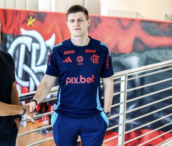 Flazone_'s tweet photo. Que tal fecharmos um pacto aqui: confiar nas contratações do scout e dar uma chance ao trabalho do ucraniano, antes de julgar jogador por um vídeo de 10 minutos no YouTube ou pelas estatísticas do SofaScore?

Tá na hora de ajudarmos, e não atrapalharmos! 🔴⚫ https://t.co/Obr1oNqwpq