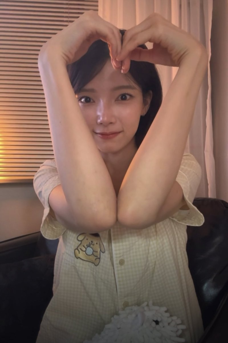 singformx's tweet photo. 시끌벅적한 한 주였지만 누군가를 사랑하고 아끼는 마음은 소중하다는 걸 기억해주세요☘️ https://t.co/ihYf1OJNQ3