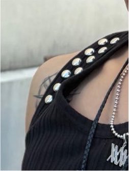 strawariberri's tweet photo. seungmin really said “fuck you div1 🖕” and proudly showed off his boyfriend and his tattoo https://t.co/wHtIlYhdq6