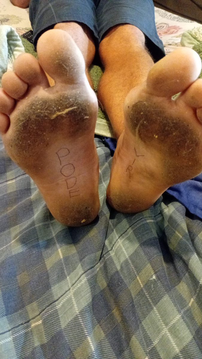 Dombuzios_'s tweet photo. Solas sujas após caminhar agora de manhã, qual verme inútil vai deixar meus pés limpos ??? 🐷🐷🐷🐷🐷 https://t.co/79CePwRl2L