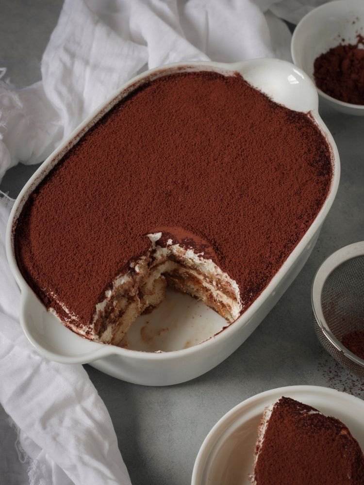 elyradream's tweet photo. tiramisu or cheesecake? https://t.co/SwguWrUse0