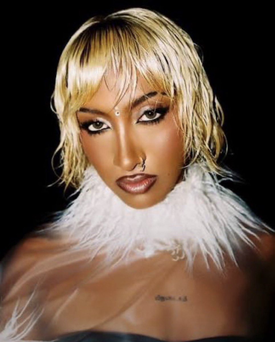 carlyraetanked's tweet photo. @kchartsmaster unknown khia chart.. my transgender fav lara from katseye ended these hags easily https://t.co/uR8SithO87