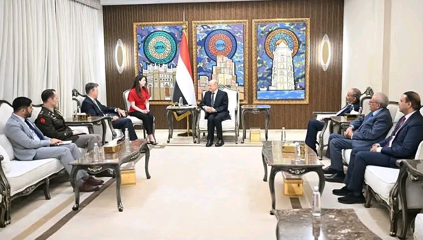 ShQCI4's tweet photo. أوضح رئيس مجلس القيادة، ان ما يجري في المنطقة يؤكد مجدداً أن المشكلة ليست في الازمات المنفصلة، وإنما في مصدر واحد لعدم الاستقرار يقوم على استخدام الجماعات المسلحة خارج مؤسسات الدولة لتحقيق أهداف عابرة للحدود.
#تعز #اطباء٢٦_بلا_تخص�� https://t.co/MinjtAzYEK